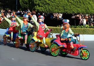 �g�C�Y�E�����_���X�E�N���X�}�X�B