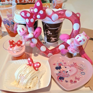 �~�j�[�̃t�@���_�[�����h�B